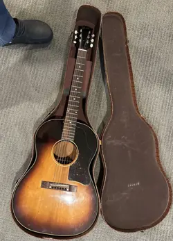 GIBSON 1957 LG-1 SUNBURST ACOUSTIC GUITAR