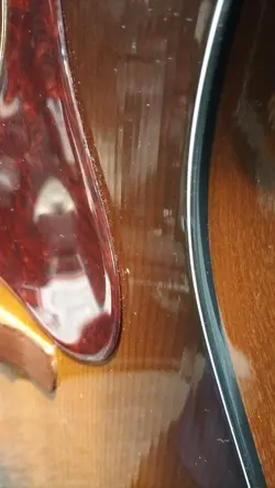 GUITAR WALNUT