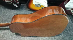GUITAR WALNUT