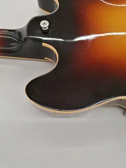 SEMI-ACOUSTIC ELECTRIC GUITAR