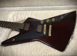 EXPLORER 2008 GUITAR