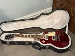 GIBSON LES PAUL STANDARD-WINE RED ELECTRIC GUITAR W/CASE