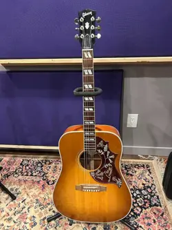 2016 GIBSON HUMMINGBIRD ACOUSTIC GUITAR