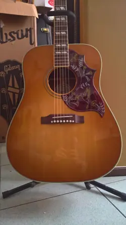 GIBSON HUMMINGBIRD - HERITAGE CHERRY SUNBURST - NEW WITH CASE