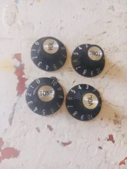 SET. BLACK W/SILVER