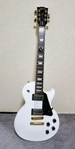WHITE MUSICAL INSTRUMENTS