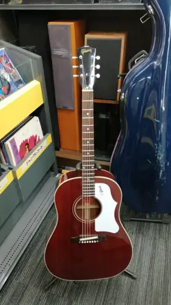 587243