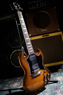 – SUNBURST FINISH