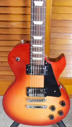 2022 GIBSON LES PAUL STUDIO DELUXE HERITAGE  CHERRY SUNBURST