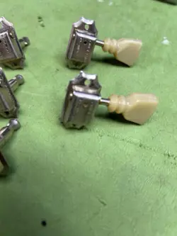 DELUXE TUNERS VINTAGE