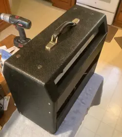 GUITAR AMPLIFIER