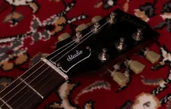 /LES PAUL STUDIO
