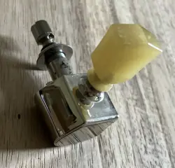 D-A-E SINGLE GUITAR