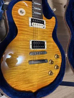 MOORE SIGNATURE LES