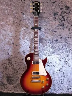 GIBSON LES PAUL DELUXE  76
