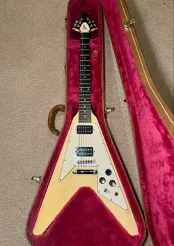 GIBSON USA 70S FLYING V CLASSIC WHITE W/ CASE - VINTAGE STYLE ROCK BEAST