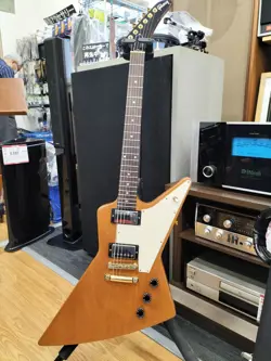 GIBSON EXPLORER NATURAL ELECTRIC GUITAR W/HARD CASE USED SHIPPING FROM JAPAN