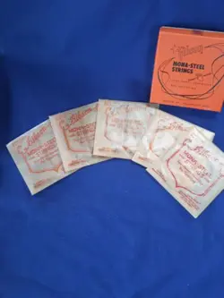 5 GIBSON 2 OR B STRING MONA-STEEL  GUITAR STRINGS  & BOX 1950'S