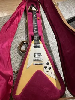 GIBSON USA FLYINGV 67 CLASSIC WHITE 1997