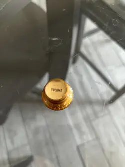 REFLECTOR GUITAR VOLUME