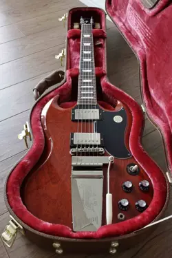 ELECTRIC GUITAR GIBSON USA SG STANDARD 61 MAESTRO VIBROLA CHERRY WITH HARD CASE