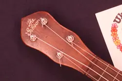 UKULELE 5598