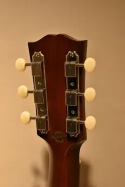 ACOUSTIC GUITAR 2018