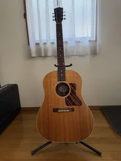 J-35 ACOUSTIC GUITAR