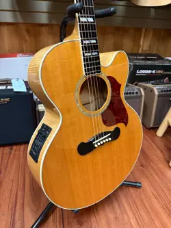 GIBSON J-185 EC