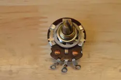 500K POTENTIOMETER 1376732