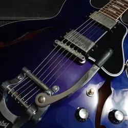 GIBSON CUSTOM SHOP 1964 ES-335 REISSUE VOS W/BIGSBY CANDY APPLE BLUE OCHANOMIZU