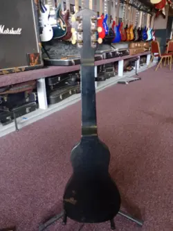 GUITAR W/GIBSON