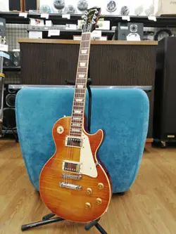 GIBSON ELECTRIC GUITAR  LES PAUL STANDARD MODEL HONEY BURST USED FROM JAPAN