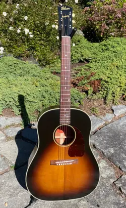 2022 GIBSON CUSTOM SHOP HISTORIC 1942 BANNER J-45 - VINTAGE SUNBURST