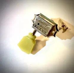 ONE GIBSON DELUXE TUNER TREBLE SIDE (G B E) NICKEL/GREEN TULIP KEY