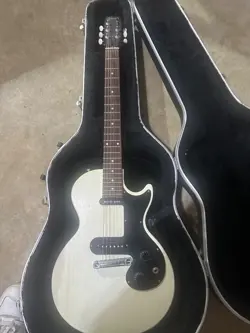 WORN SATIN WHITE
