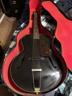 ACOUSTIC GUITAR ARCH