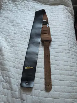 GIBSON USA BLACK LEATHER GUITAR STRAP– VINTAGE STYLE- GENUINE LEATHER–ADJUSTABLE