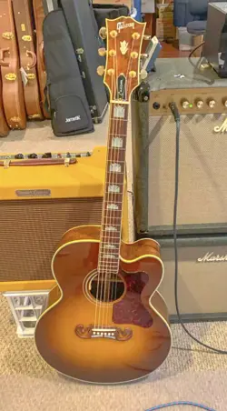 GIBSON 2016 CUSTOM SHOP LIMITED EDITION J-200 CLARO WALNUT HONEY BURST