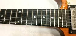 STYLE GUITAR W/GIBSON