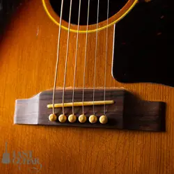 MID-1960S ACOUSTIC GUITAR