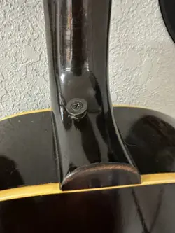 GUITAR SUNBURST W/CASE