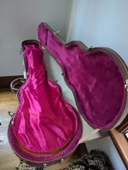 GIBSON / LES PAUL CLASSIC  GUITAR WITH HARD CASE (2000ISH) GUC