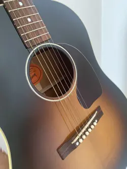MONTHLY MODEL GIBSON