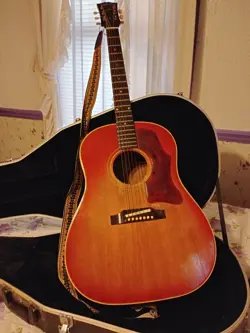 GIBSON GUITAR WITH CASE