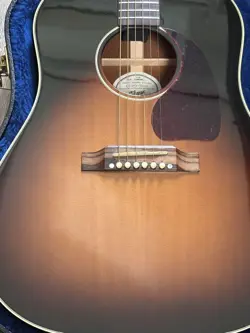 J-45 STANDARD GUITAR