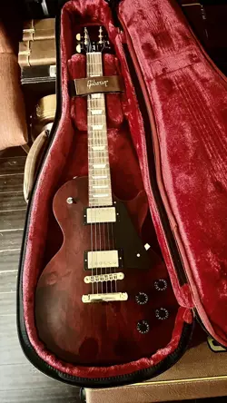RUN WINE RED
