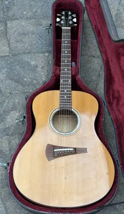 ACOUSTIC GUITAR 1975-76.