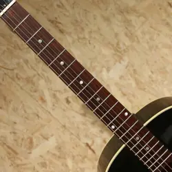 GIBSON J-45 VS