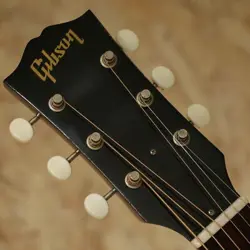 GIBSON J-45 VS